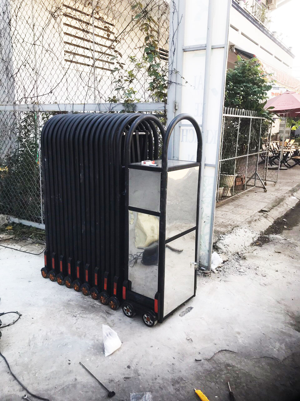 cổng xếp sắt